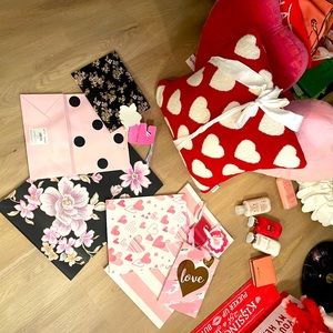 Pink & Black Floral Gift Bags, Set of 3.